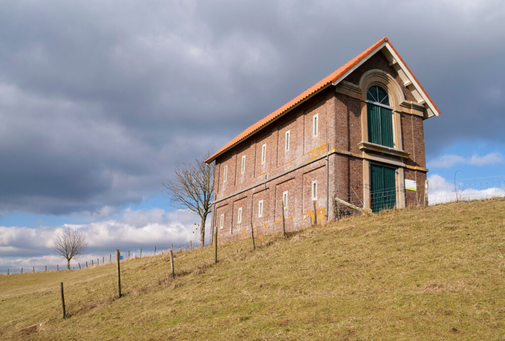 huis op de dijk vlakbij Druten